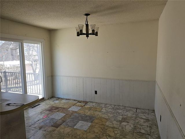 1632 S Kenwood Street, Olathe, KS 66062