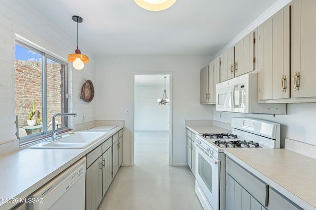 621 W Las Lomitas Road, Tucson, AZ 85704