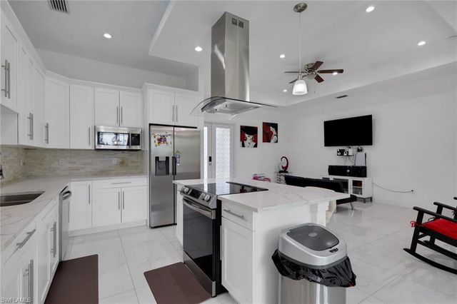 2530 22nd AVE NE, Naples, FL 34120