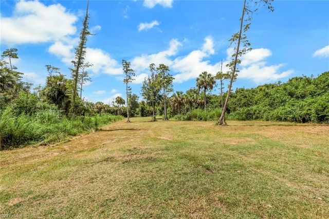 2530 22nd AVE NE, Naples, FL 34120