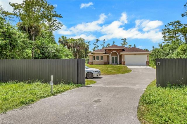 2530 22nd AVE NE, Naples, FL 34120