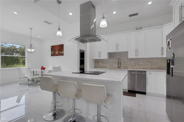 2530 22nd AVE NE, Naples, FL 34120