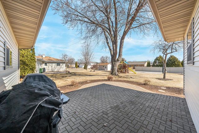 607 HOMESTEAD TRAIL, Kimberly, WI 54136