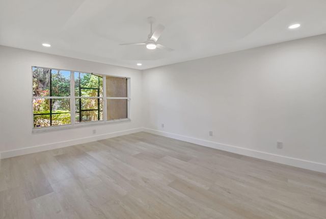 11287 Vivero Avenue, Boynton Beach, FL 33437