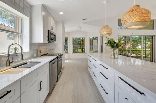 11287 Vivero Avenue, Boynton Beach, FL 33437