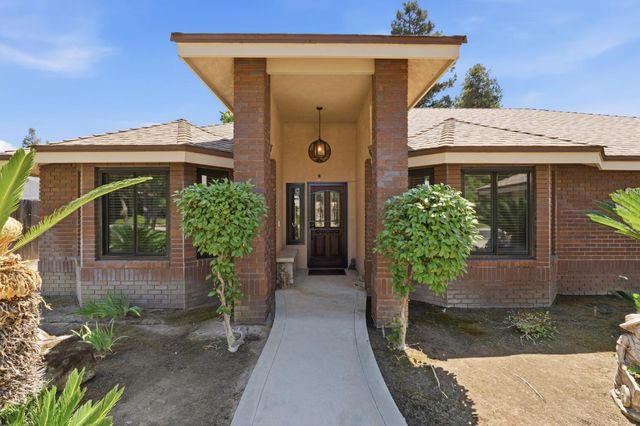 2955 Holly Avenue, Clovis, CA 93611