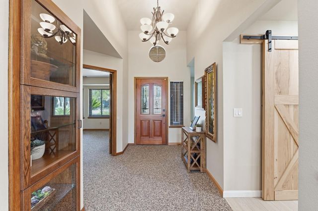2955 Holly Avenue, Clovis, CA 93611