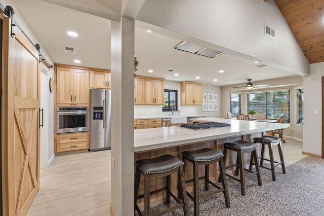 2955 Holly Avenue, Clovis, CA 93611