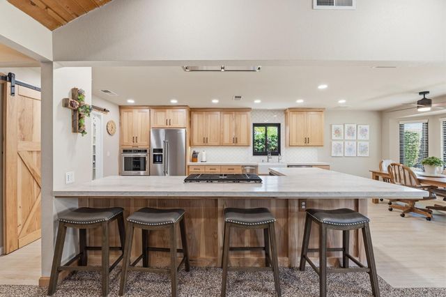 2955 Holly Avenue, Clovis, CA 93611