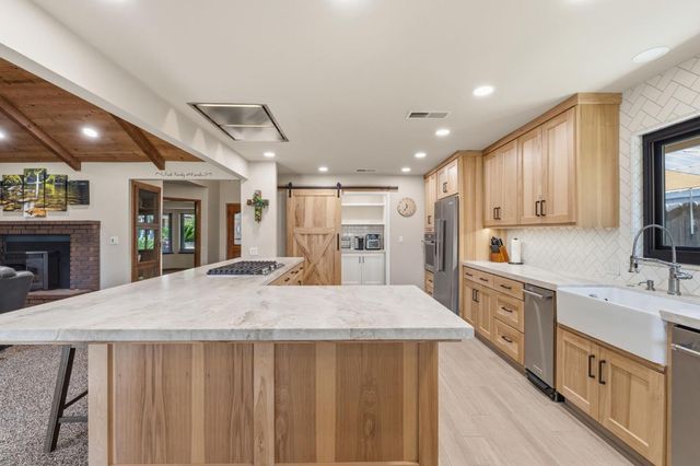 2955 Holly Avenue, Clovis, CA 93611