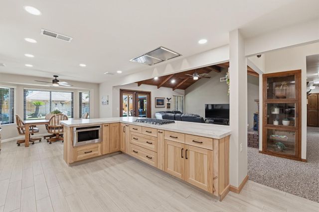 2955 Holly Avenue, Clovis, CA 93611