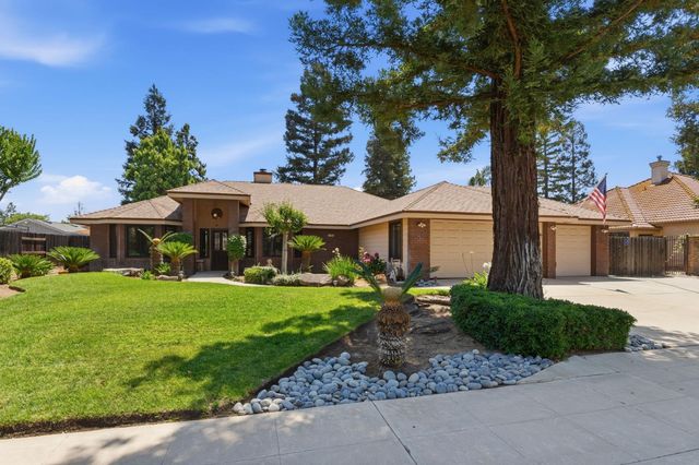2955 Holly Avenue, Clovis, CA 93611