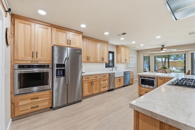 2955 Holly Avenue, Clovis, CA 93611