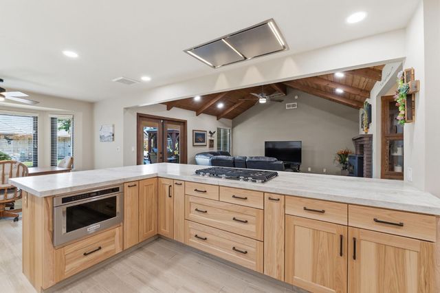 2955 Holly Avenue, Clovis, CA 93611