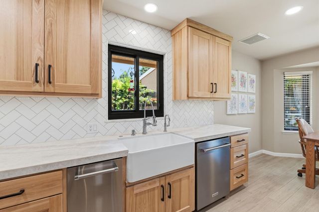 2955 Holly Avenue, Clovis, CA 93611