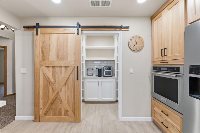 2955 Holly Avenue, Clovis, CA 93611