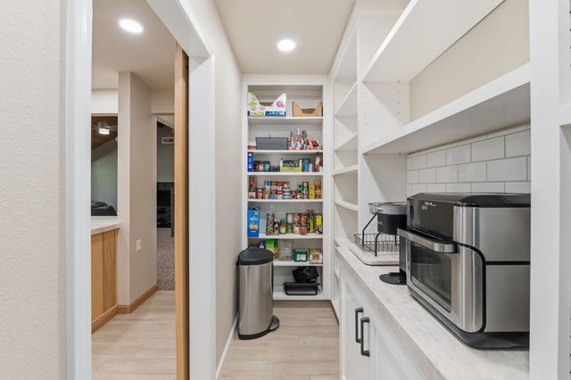 2955 Holly Avenue, Clovis, CA 93611