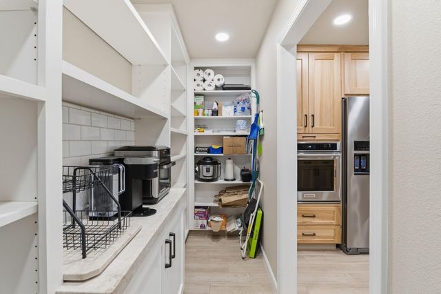 2955 Holly Avenue, Clovis, CA 93611