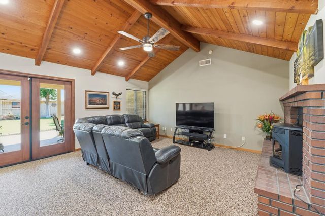2955 Holly Avenue, Clovis, CA 93611