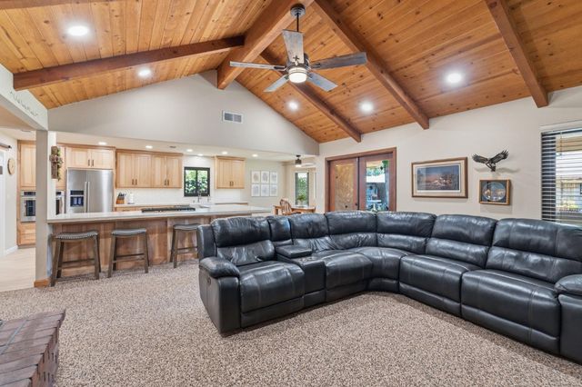 2955 Holly Avenue, Clovis, CA 93611