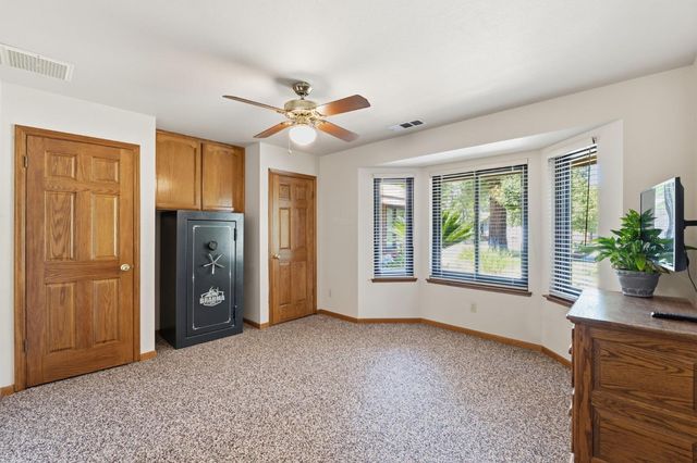 2955 Holly Avenue, Clovis, CA 93611