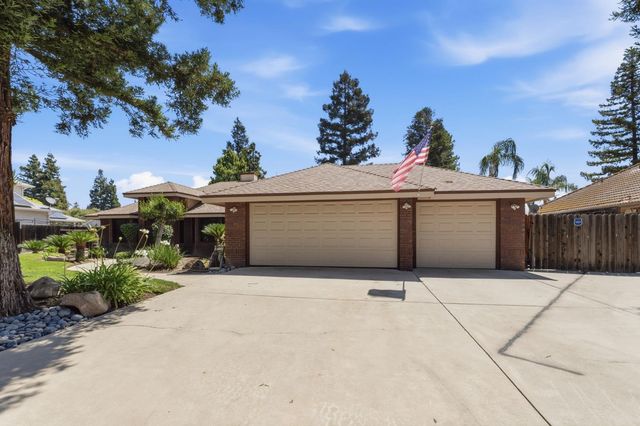 2955 Holly Avenue, Clovis, CA 93611