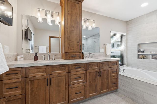 2955 Holly Avenue, Clovis, CA 93611
