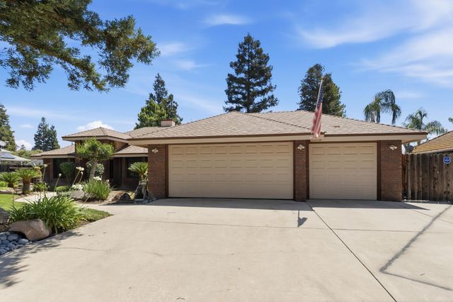 2955 Holly Avenue, Clovis, CA 93611