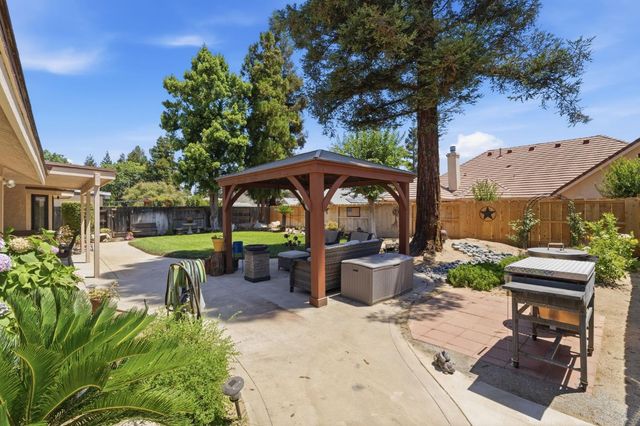 2955 Holly Avenue, Clovis, CA 93611