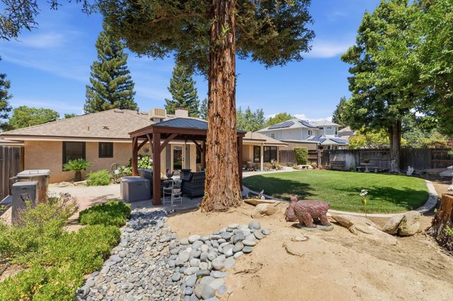 2955 Holly Avenue, Clovis, CA 93611