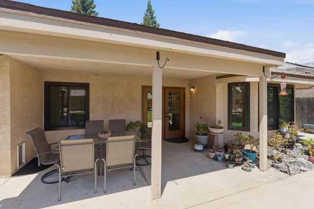2955 Holly Avenue, Clovis, CA 93611