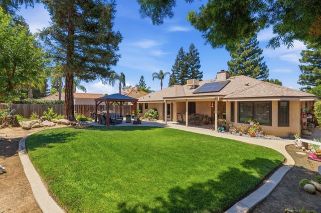 2955 Holly Avenue, Clovis, CA 93611