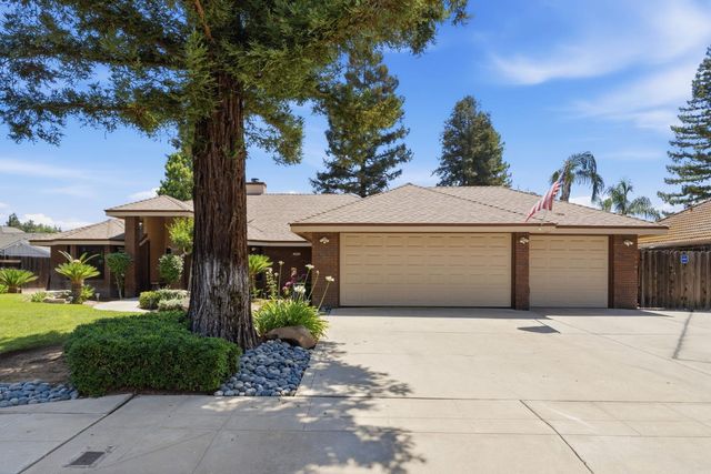 2955 Holly Avenue, Clovis, CA 93611