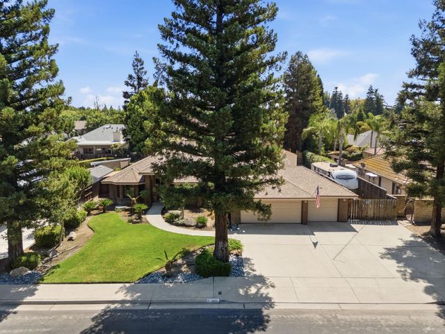 2955 Holly Avenue, Clovis, CA 93611