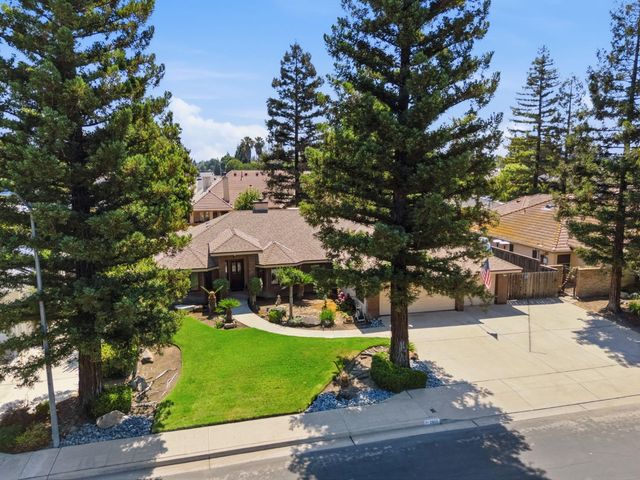 2955 Holly Avenue, Clovis, CA 93611