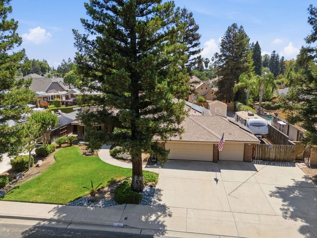 2955 Holly Avenue, Clovis, CA 93611