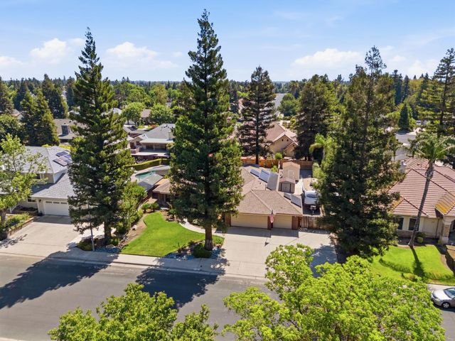 2955 Holly Avenue, Clovis, CA 93611