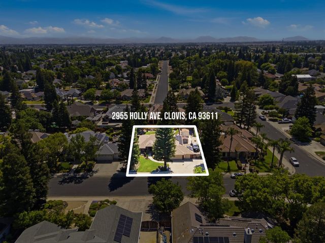 2955 Holly Avenue, Clovis, CA 93611