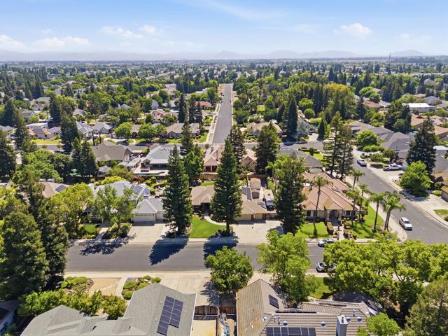 2955 Holly Avenue, Clovis, CA 93611