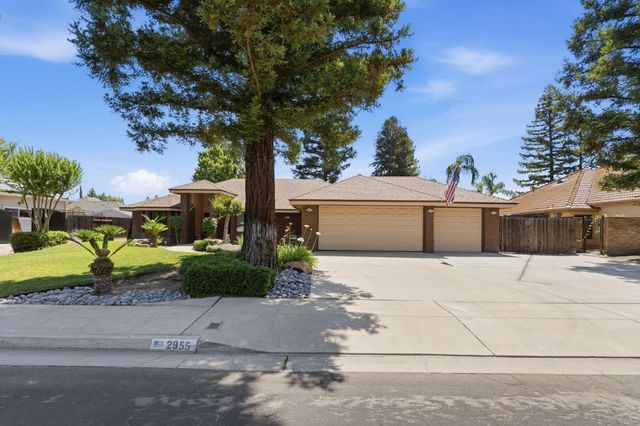 2955 Holly Avenue, Clovis, CA 93611
