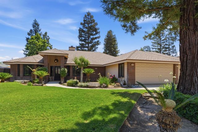2955 Holly Avenue, Clovis, CA 93611