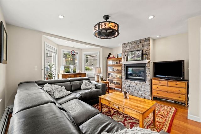 15 Beacon St, Salem, MA 01970