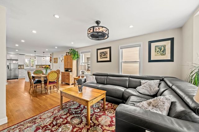 15 Beacon St, Salem, MA 01970