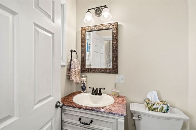 15 Beacon St, Salem, MA 01970