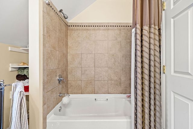 15 Beacon St, Salem, MA 01970