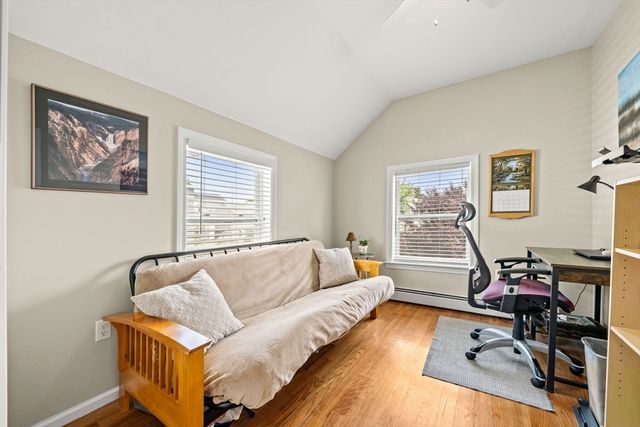 15 Beacon St, Salem, MA 01970