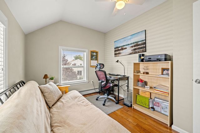 15 Beacon St, Salem, MA 01970
