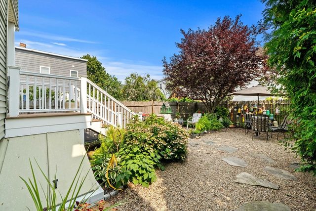 15 Beacon St, Salem, MA 01970
