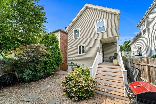 15 Beacon St, Salem, MA 01970