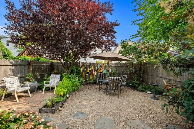 15 Beacon St, Salem, MA 01970